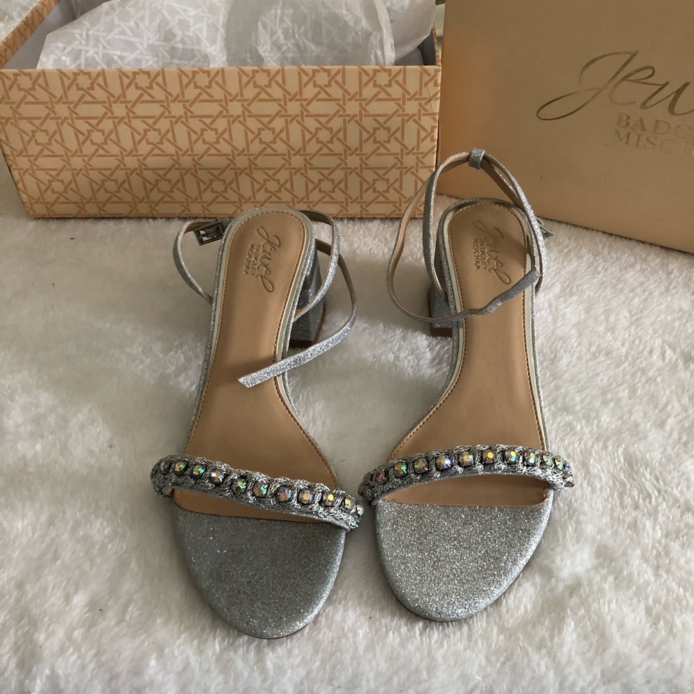 Jewel by Badgley Mischka Odonna sandals. Size 8 never worn. Brand new in box. - Picture 14 of 15
